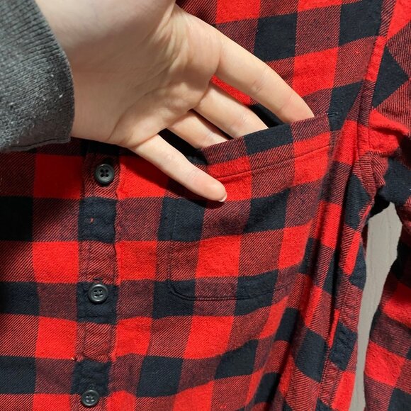 UNIQLO Kids Red & Black Buffalo Plaid Cotton Button Down Flannel Shirt Size 12 - Picture 3 of 6